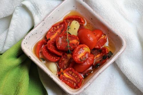 Слабо вяленые помидоры черри в маринаде