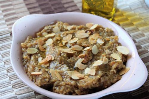 Салат из запеченных баклажанов и жареного лука